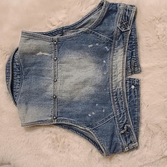 Decree distressed cropped denim vest, size M - Picture 2 of 6